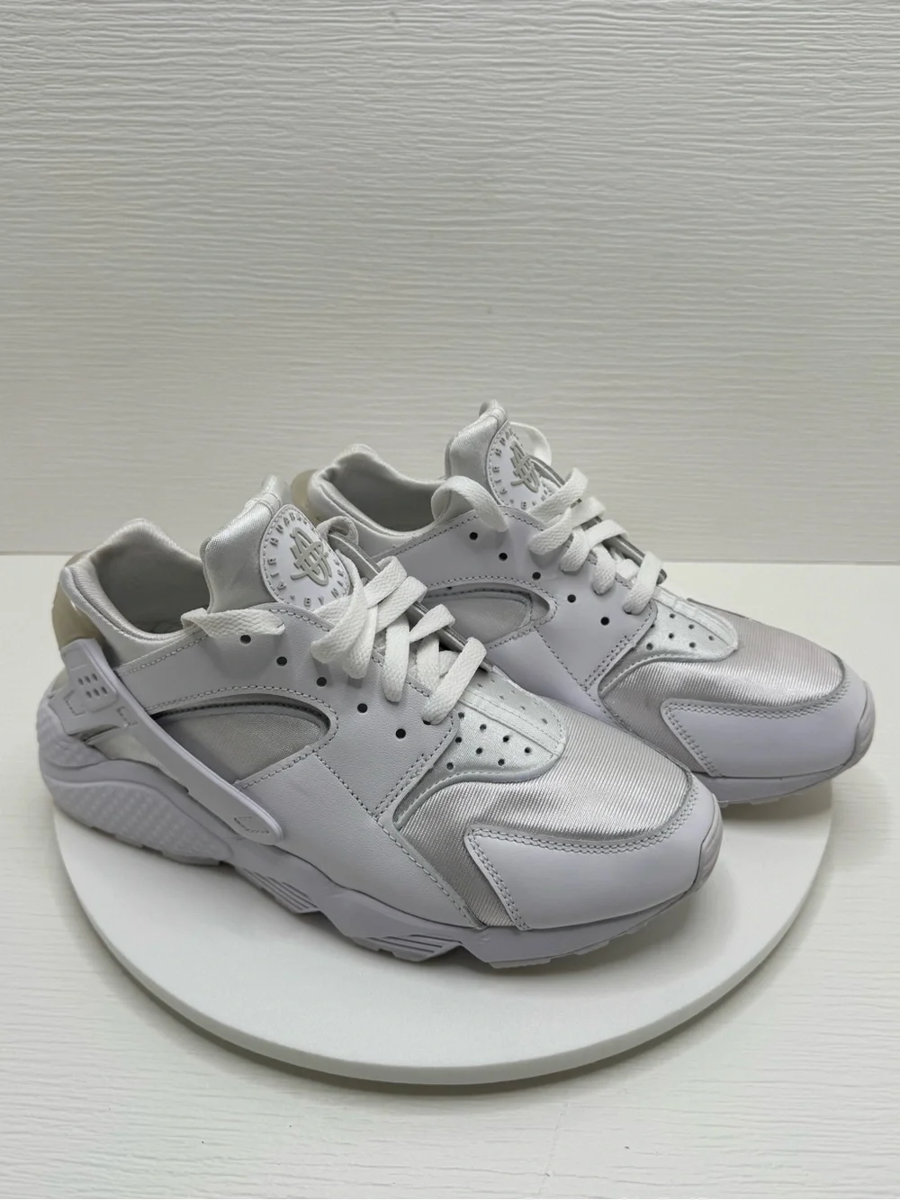 Nike Air Huarache Run Women's Size 10 Running Shoes Triple White *Worn once
